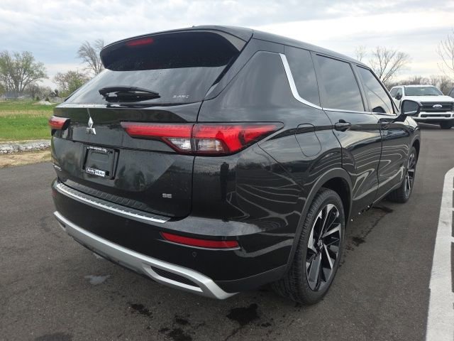 Used 2022 Mitsubishi Outlander SE image 8