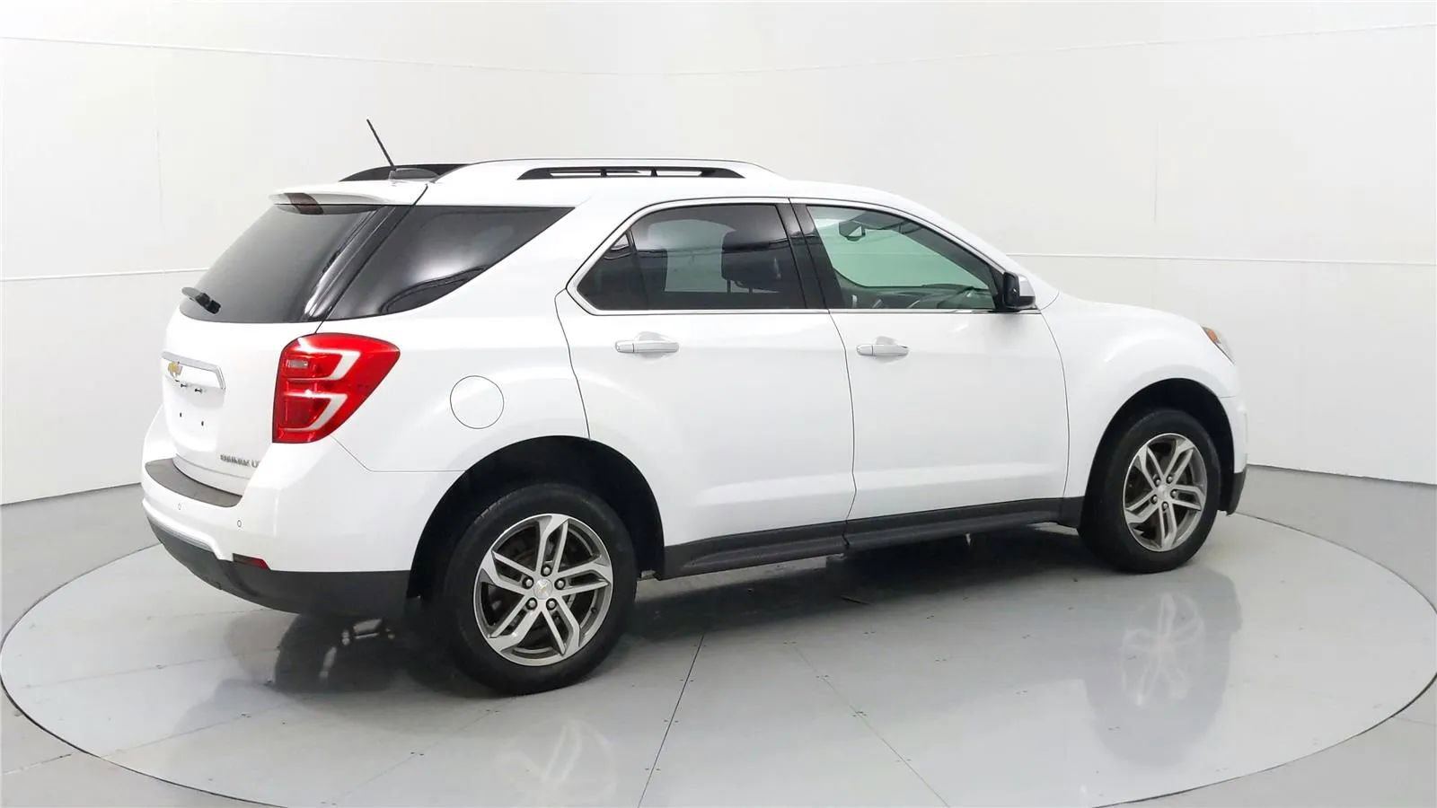 Used 2016 Chevrolet Equinox LTZ w/ Enhanced Convenience Package FWD image 7