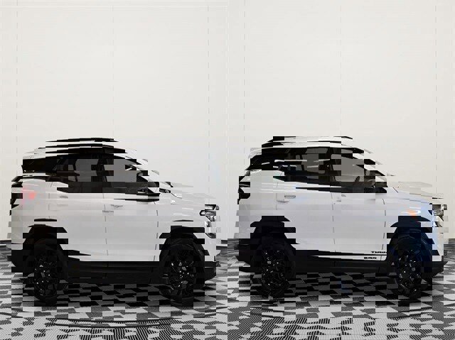 Used 2024 GMC Terrain SLT w/ Elevation Edition image 2