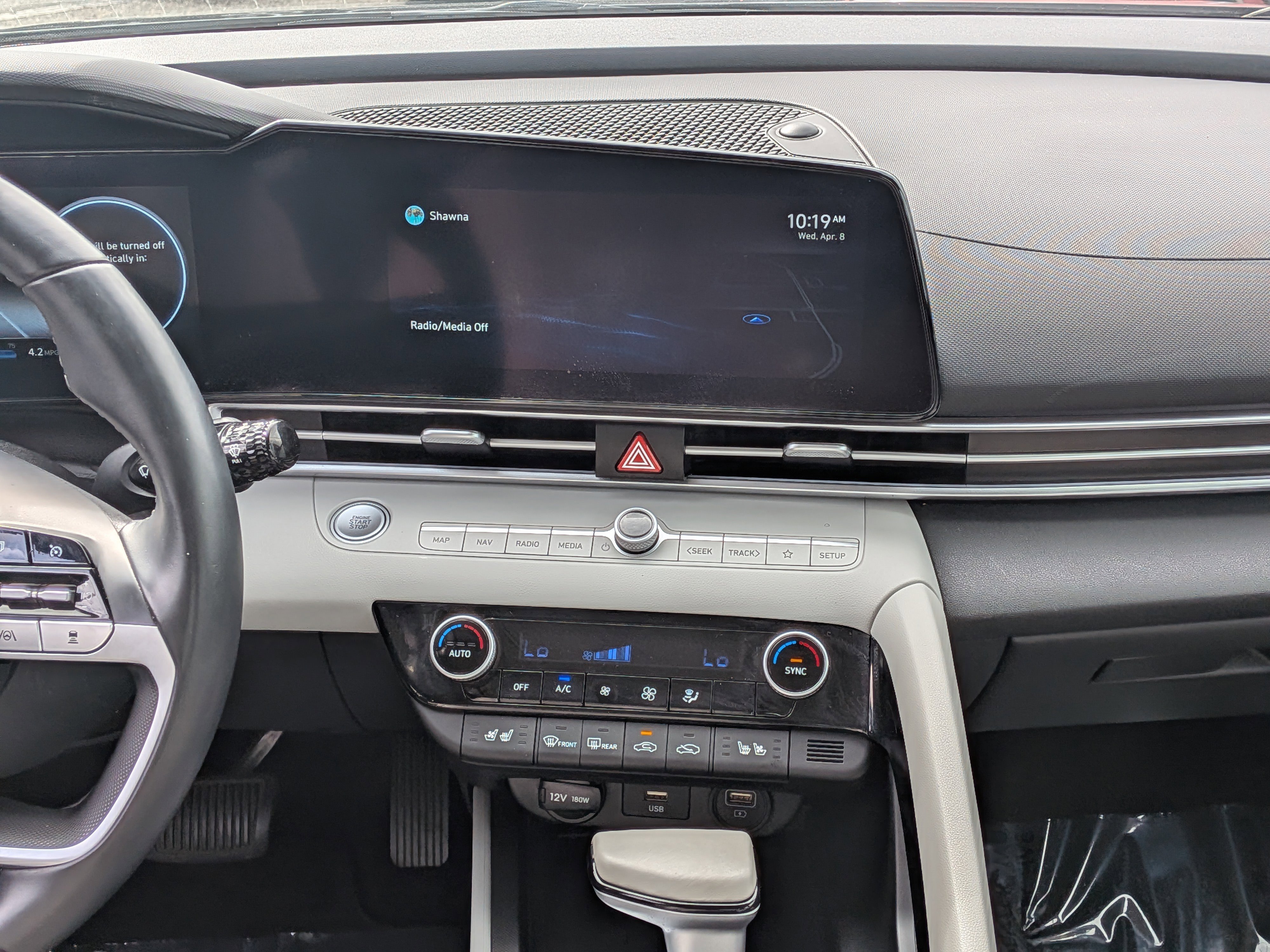 Used 2022 Hyundai Elantra Limited w/ Preferred Accessory Package image 18