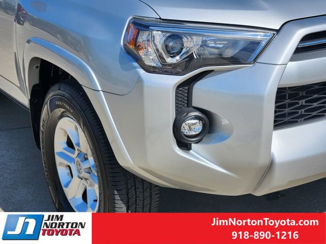 Used 2024 Toyota 4Runner SR5 AWD/4WD image 9