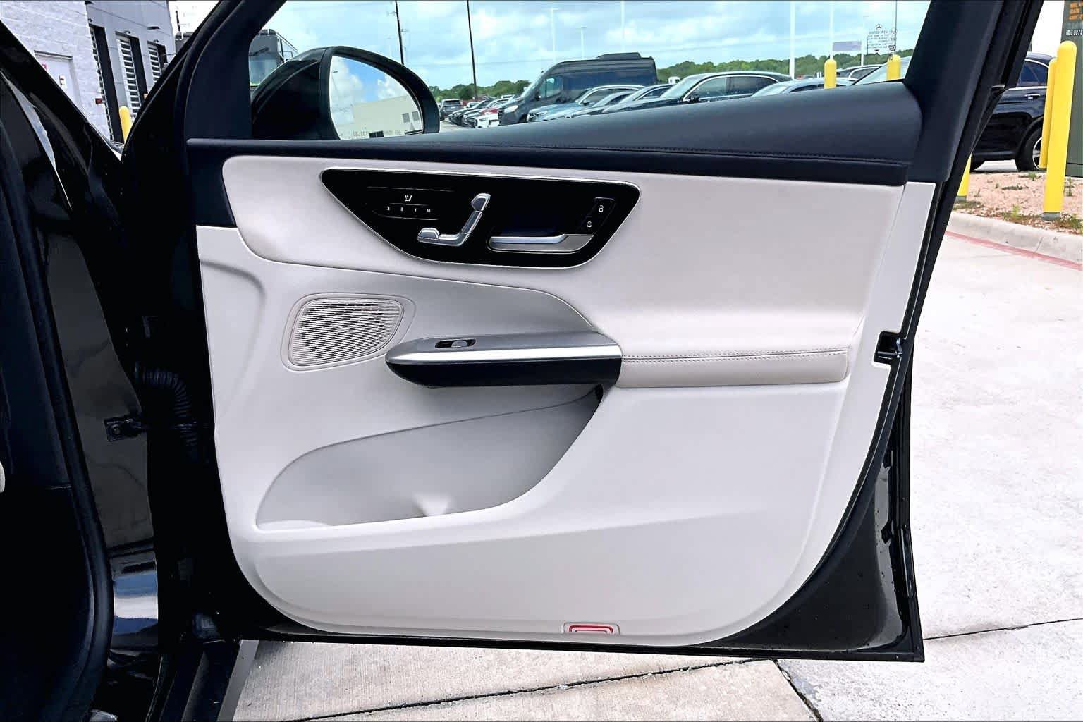 Used 2025 Mercedes-Benz GLC 300 image 20