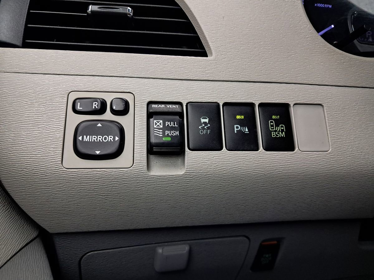 Used 2013 Toyota Sienna Limited w/ Premium Pkg image 14