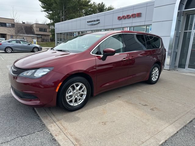 Certified 2023 Chrysler Voyager LX FWD image 3