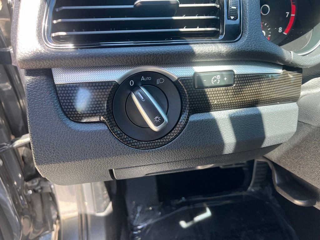 Used 2018 Volkswagen Passat 3.6 FWD image 37