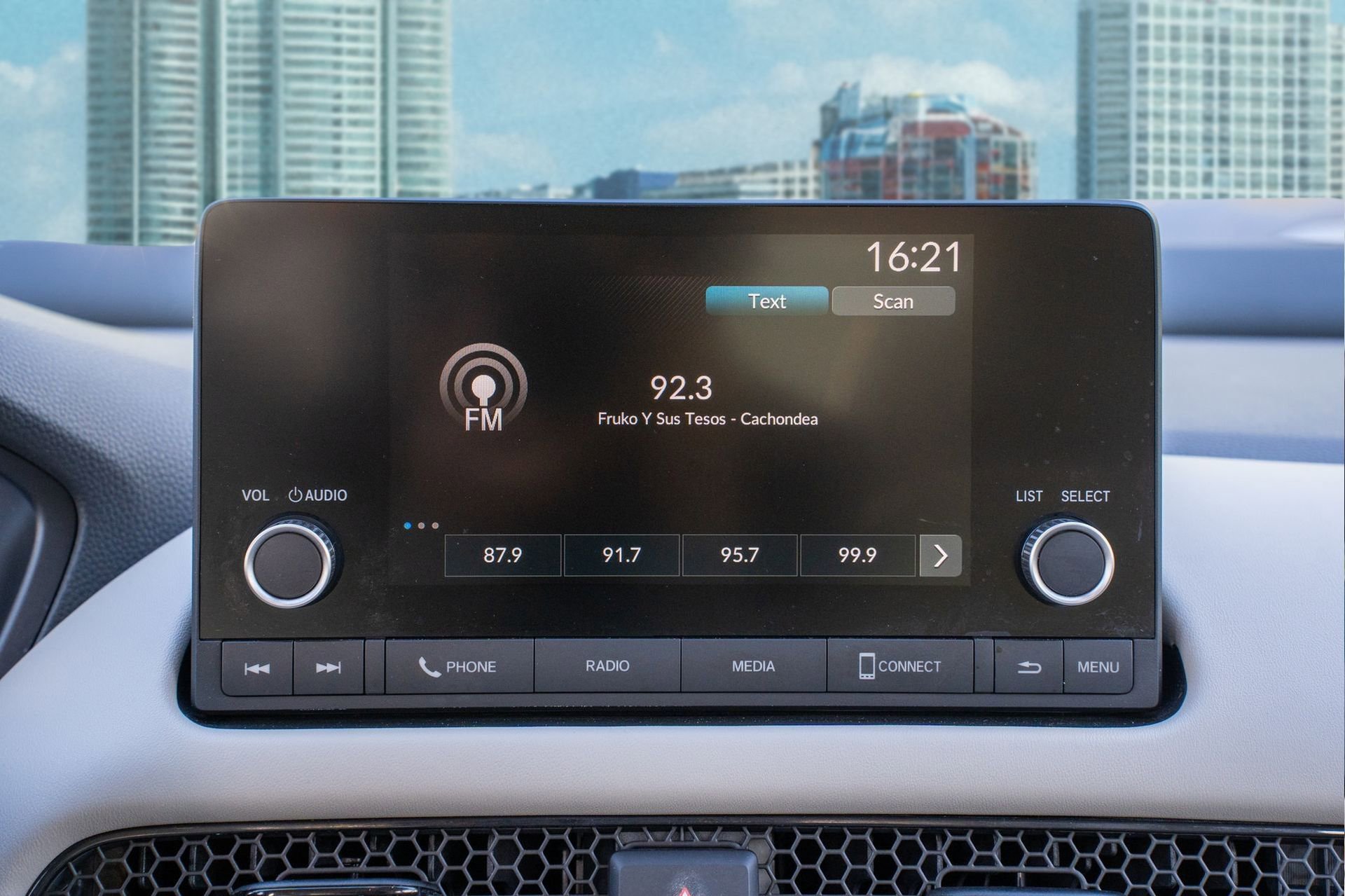 Certified 2023 Honda HR-V LX image 17