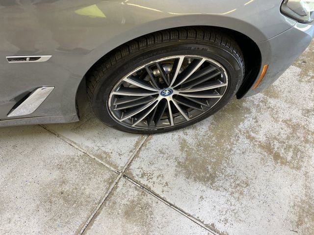 Used 2023 BMW 530e w/ Premium Package RWD image 14
