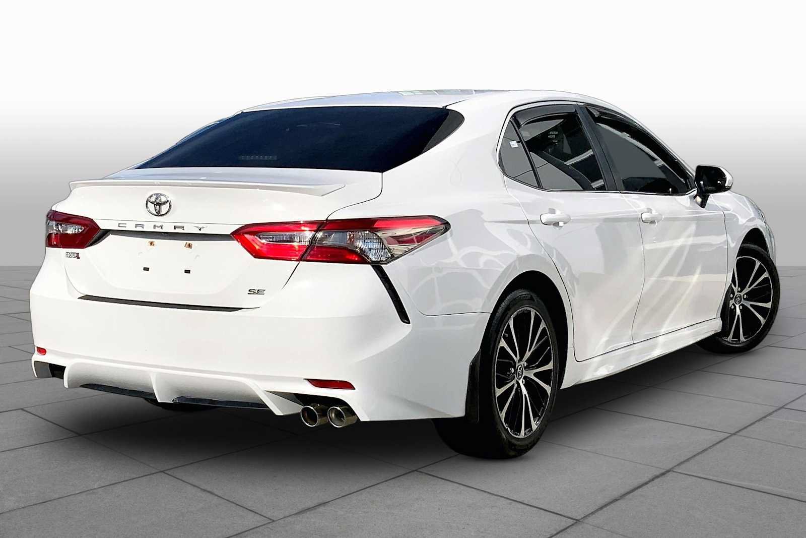Used 2018 Toyota Camry SE FWD image 11