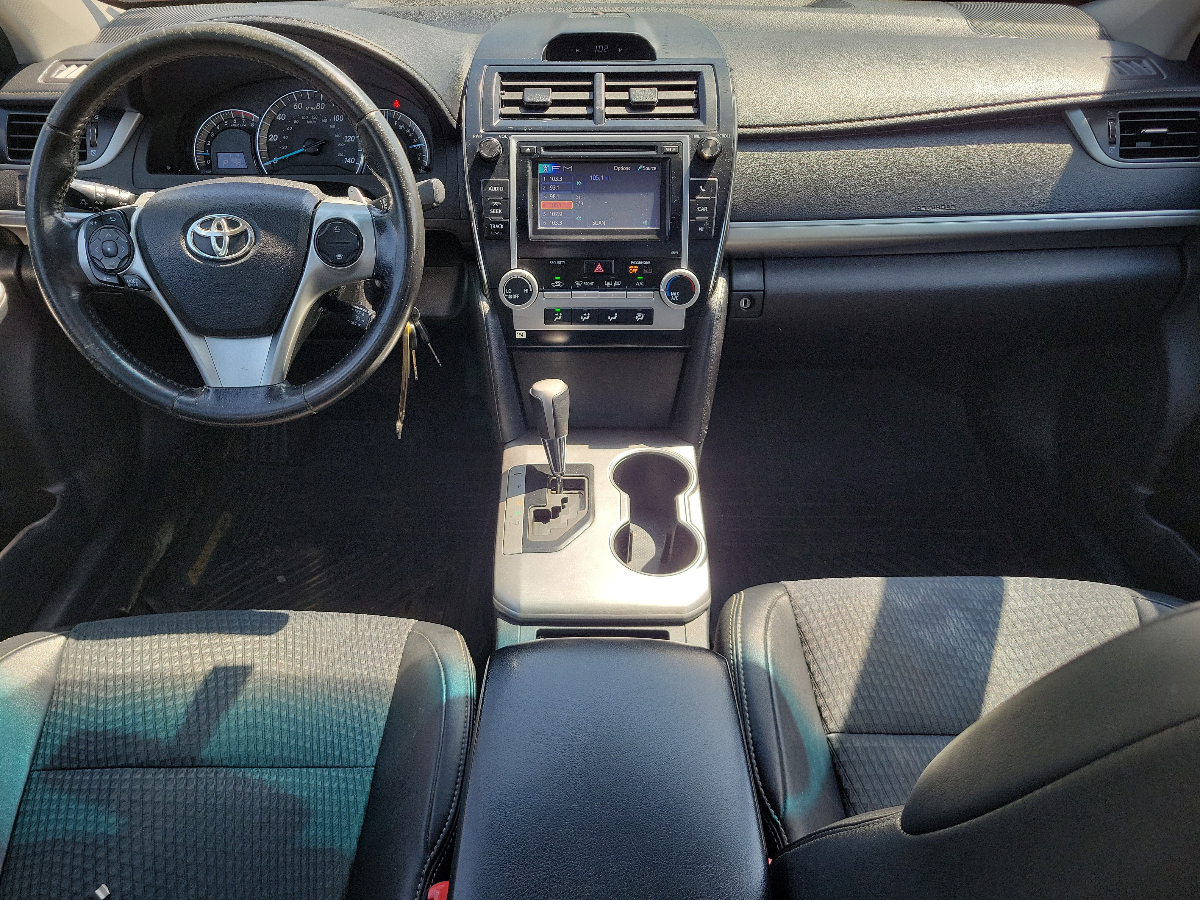 Used 2014 Toyota Camry SE image 10