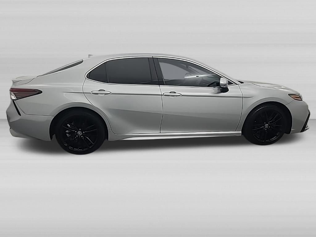 Used 2022 Toyota Camry XSE FWD image 3