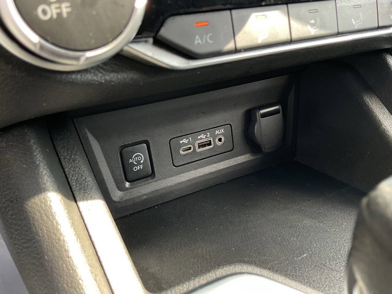 Used 2025 Nissan Sentra SV FWD image 25