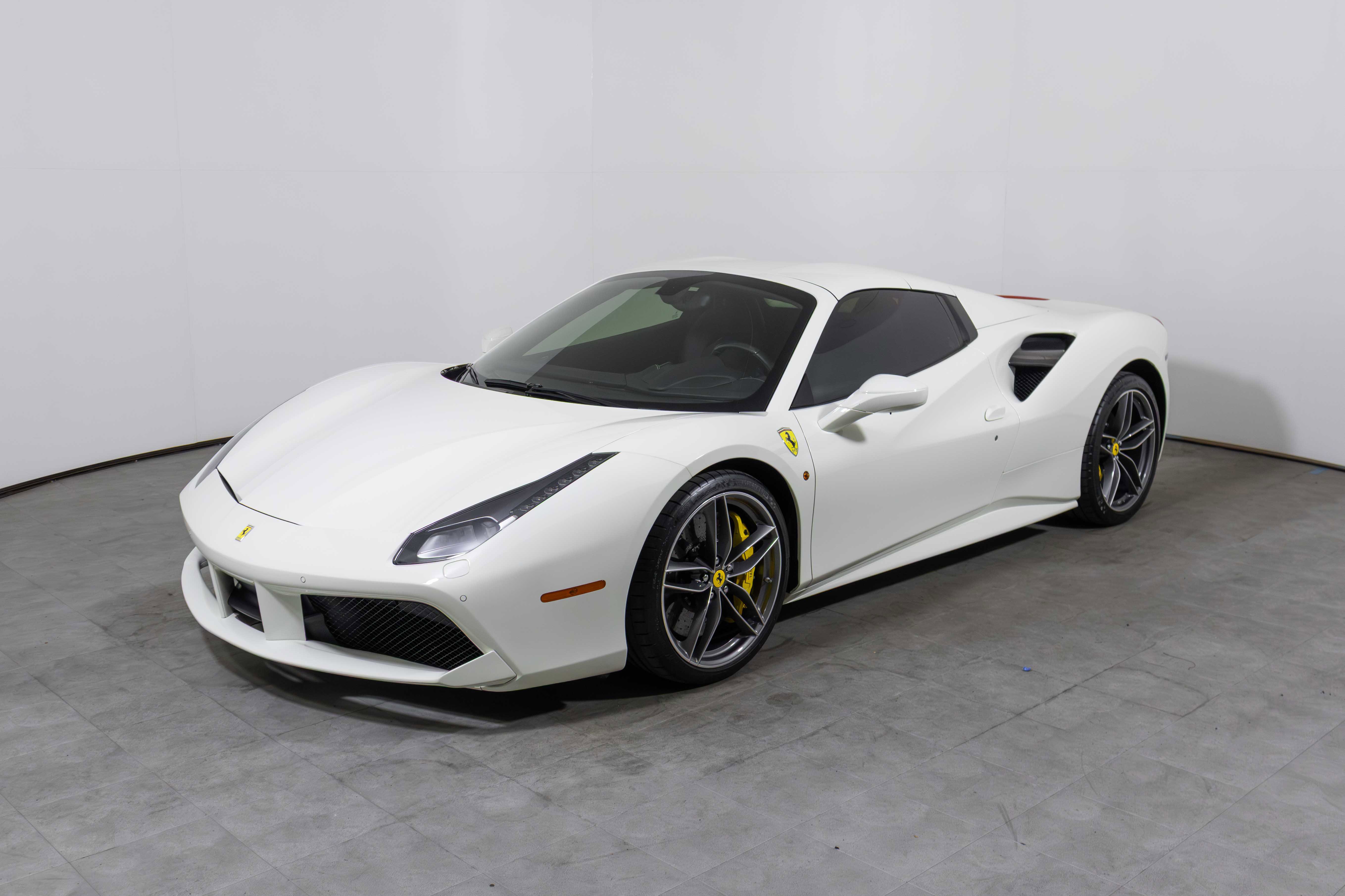Used 2018 Ferrari 488 Spider image 9