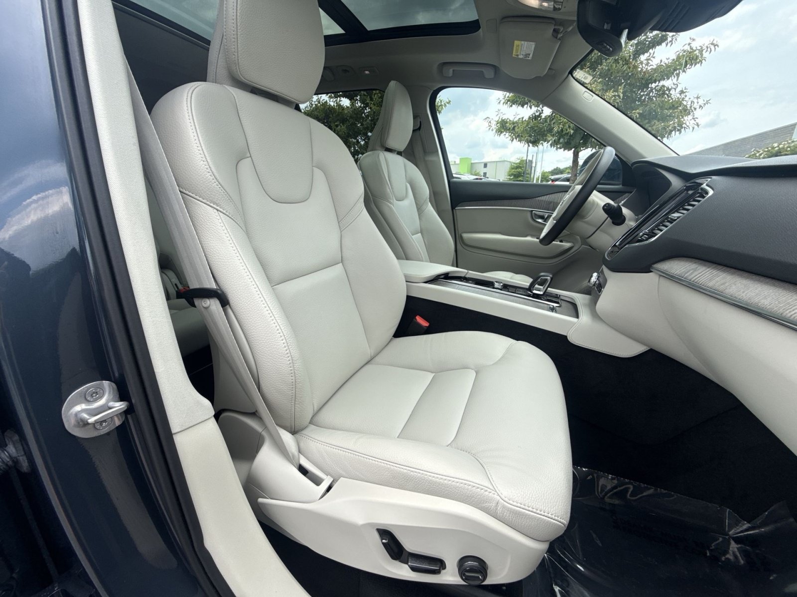 Used 2024 Volvo XC90 T8 Plus AWD/4WD image 28