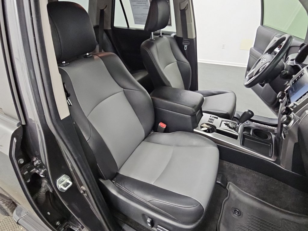 Used 2020 Toyota 4Runner SR5 Premium w/ Moonroof Package RWD image 38