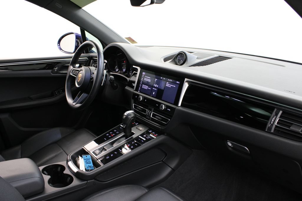 Certified 2023 Porsche Macan AWD/4WD image 31