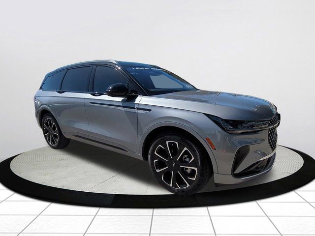 Used 2025 Lincoln Nautilus Reserve image 1