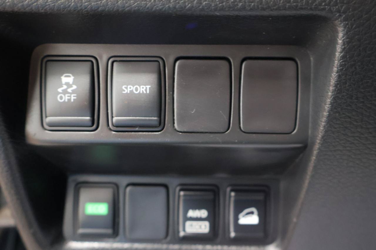 Used 2016 Nissan Rogue SV AWD/4WD image 23