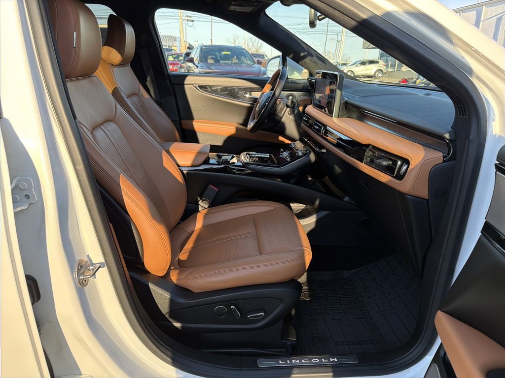 Certified 2022 Lincoln Nautilus Black Label image 15