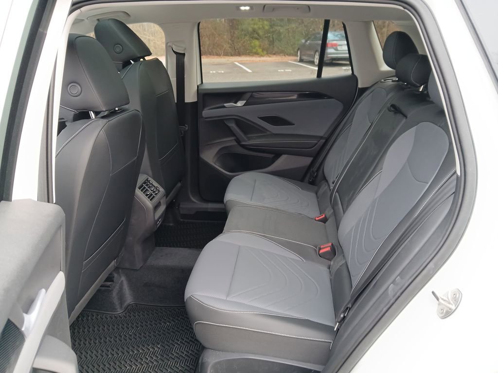 New 2025 Volkswagen Tiguan SE image 24