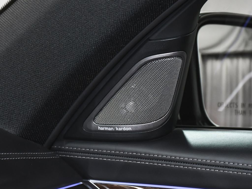 Used 2022 BMW 740i xDrive w/ M Sport Package image 40