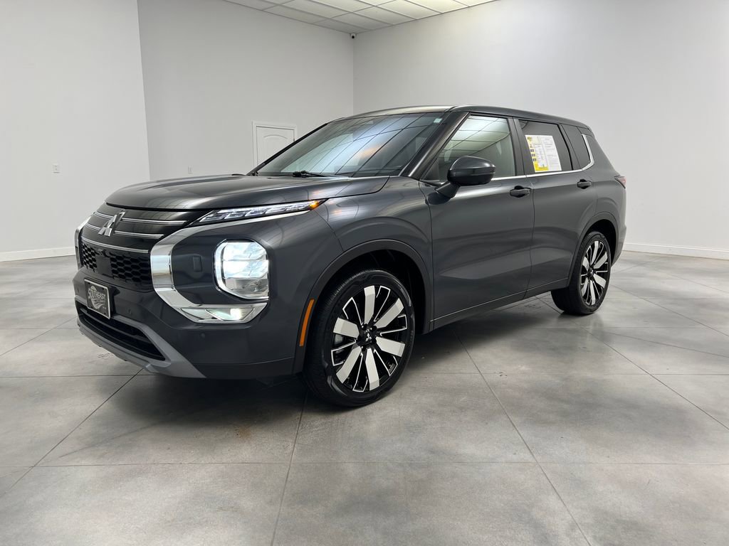 Used 2025 Mitsubishi Outlander SE AWD/4WD image 3