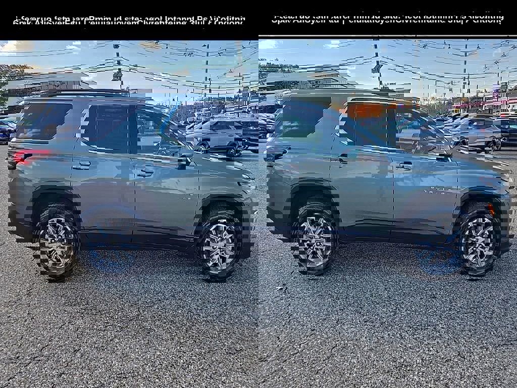 Used 2023 Chevrolet Traverse LT image 2