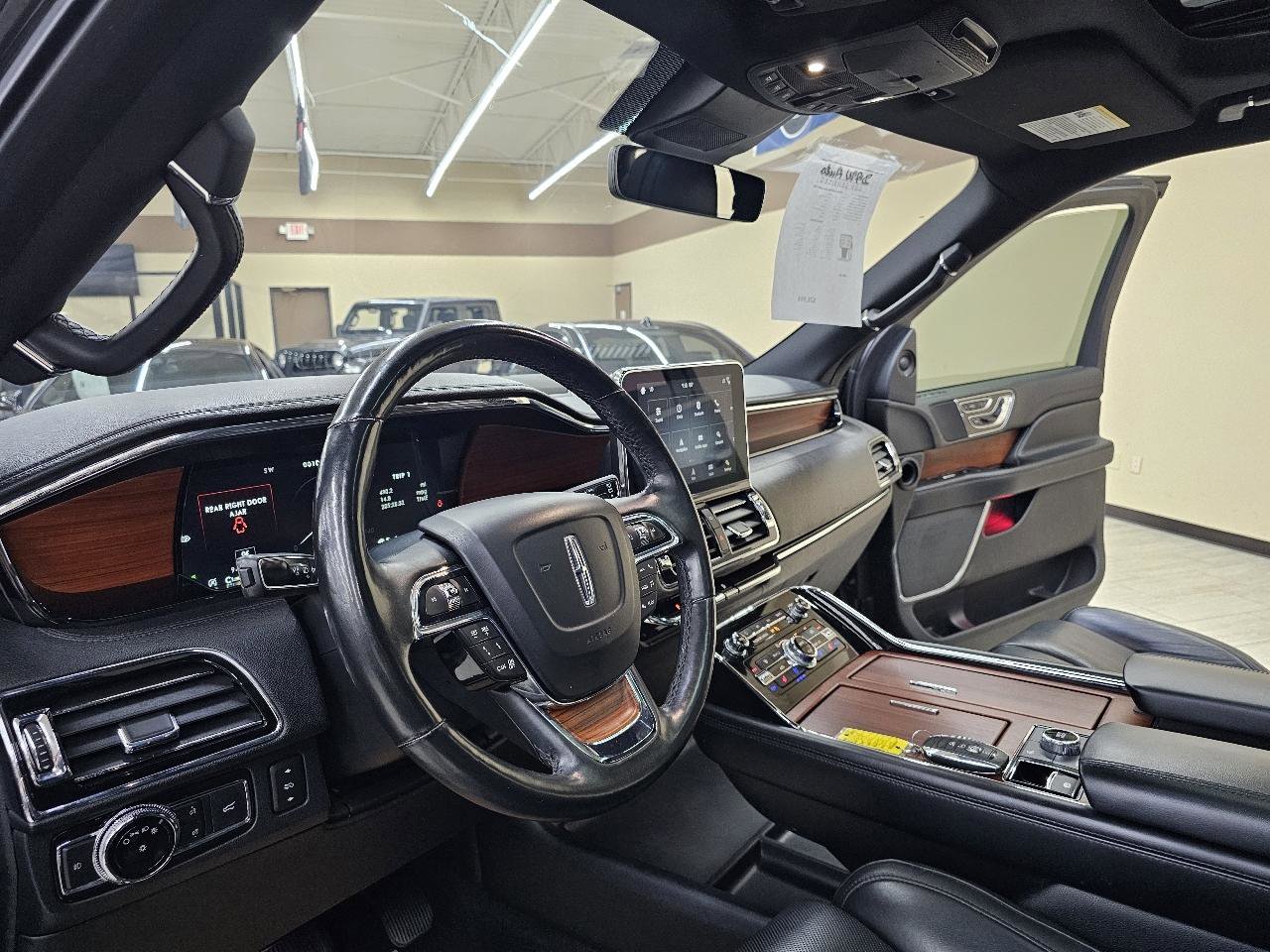 Used 2018 Lincoln Navigator Select w/ Technology Package image 19
