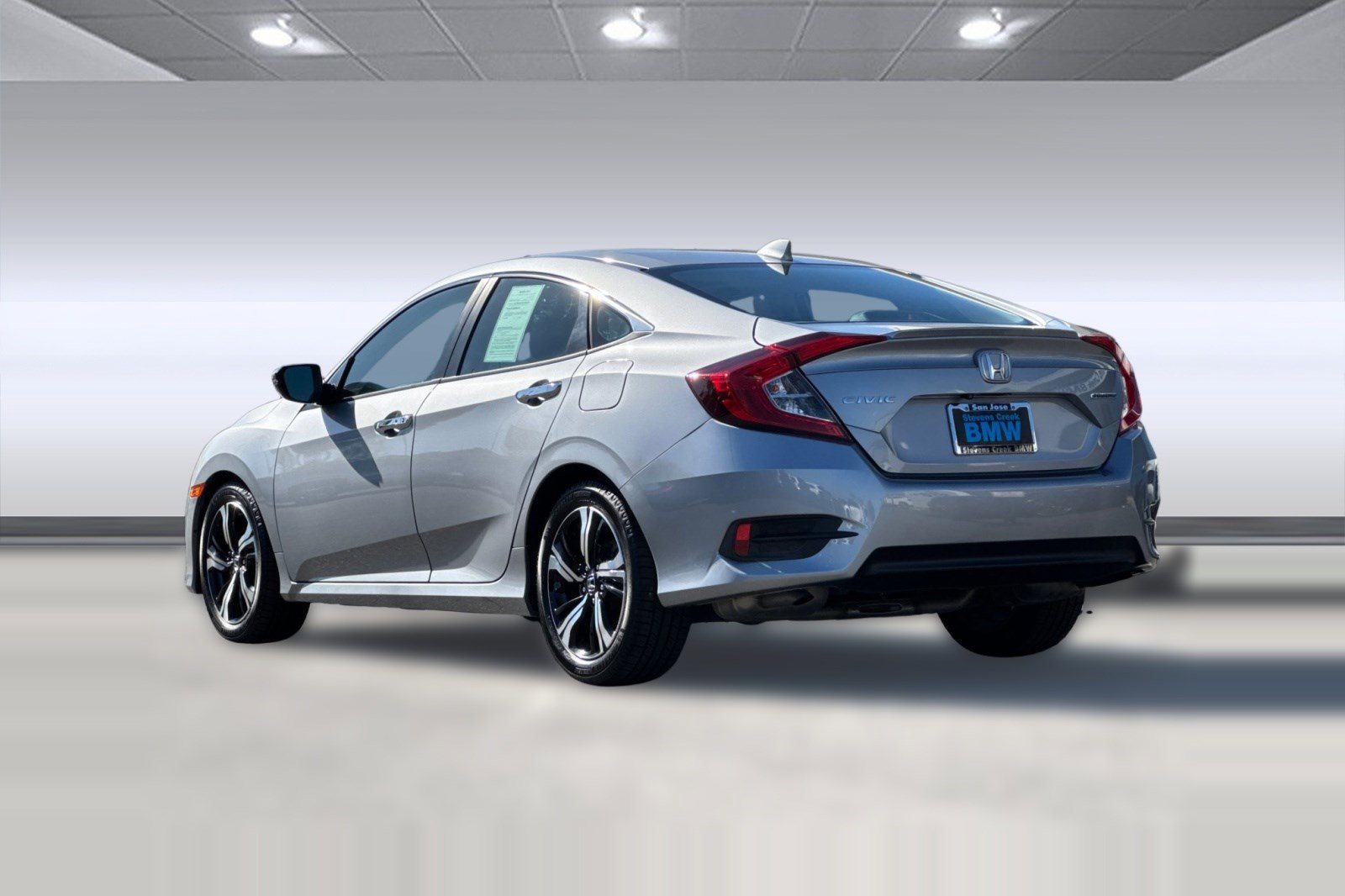 Used 2017 Honda Civic Touring image 3
