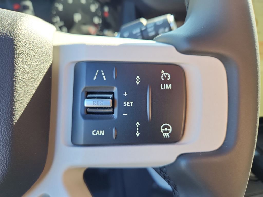 Used 2026 Land Rover Defender 110 X-Dynamic SE AWD/4WD image 18