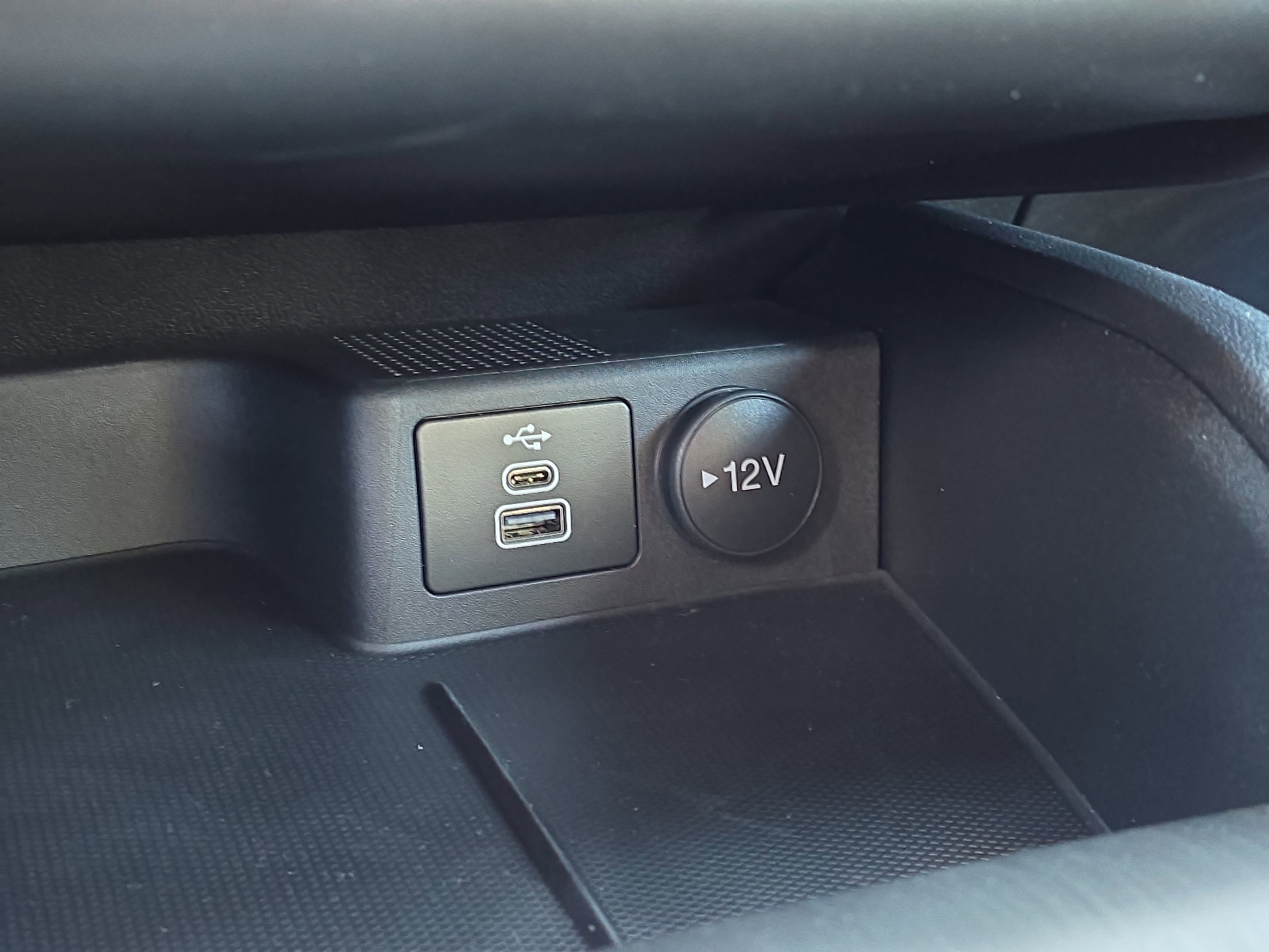 New 2025 Ford Escape ST-Line w/ Cold Weather Package image 29