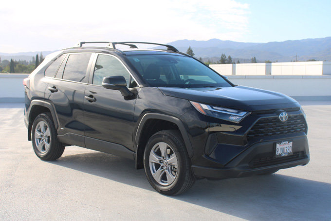 Certified 2023 Toyota RAV4 LE AWD/4WD image 2