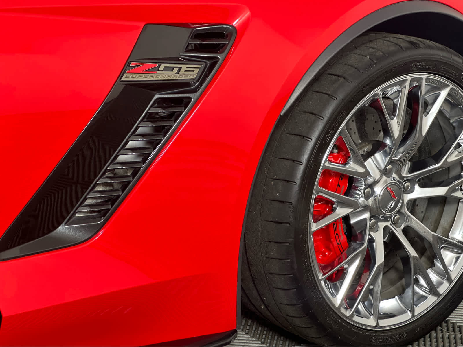 Used 2015 Chevrolet Corvette Z06 w/ 3LZ Preferred Equipment Group image 27