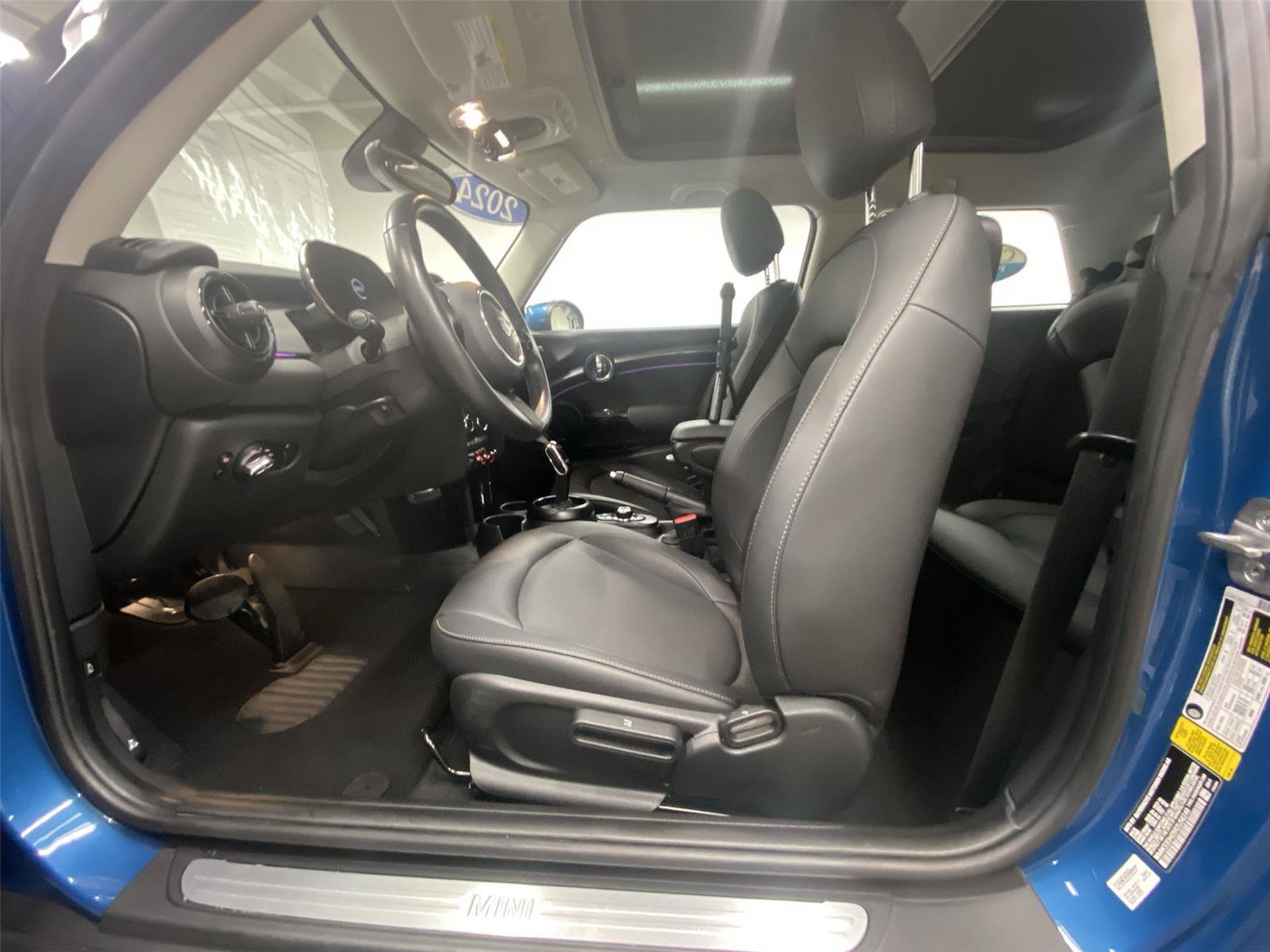Certified 2024 MINI Cooper 2-Door Hardtop FWD image 17
