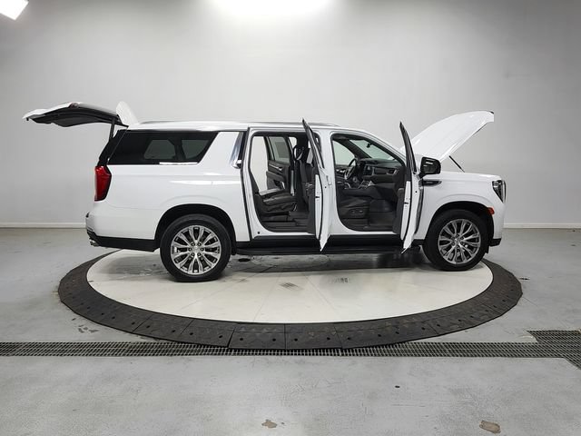 Used 2021 GMC Yukon XL Denali w/ Advanced Technology Package AWD/4WD image 17