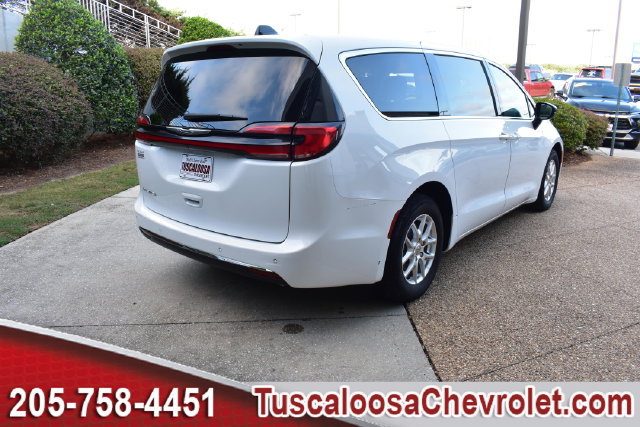Used 2024 Chrysler Pacifica Touring-L FWD image 14