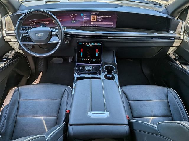Used 2025 Cadillac Escalade Premium Luxury AWD/4WD image 19