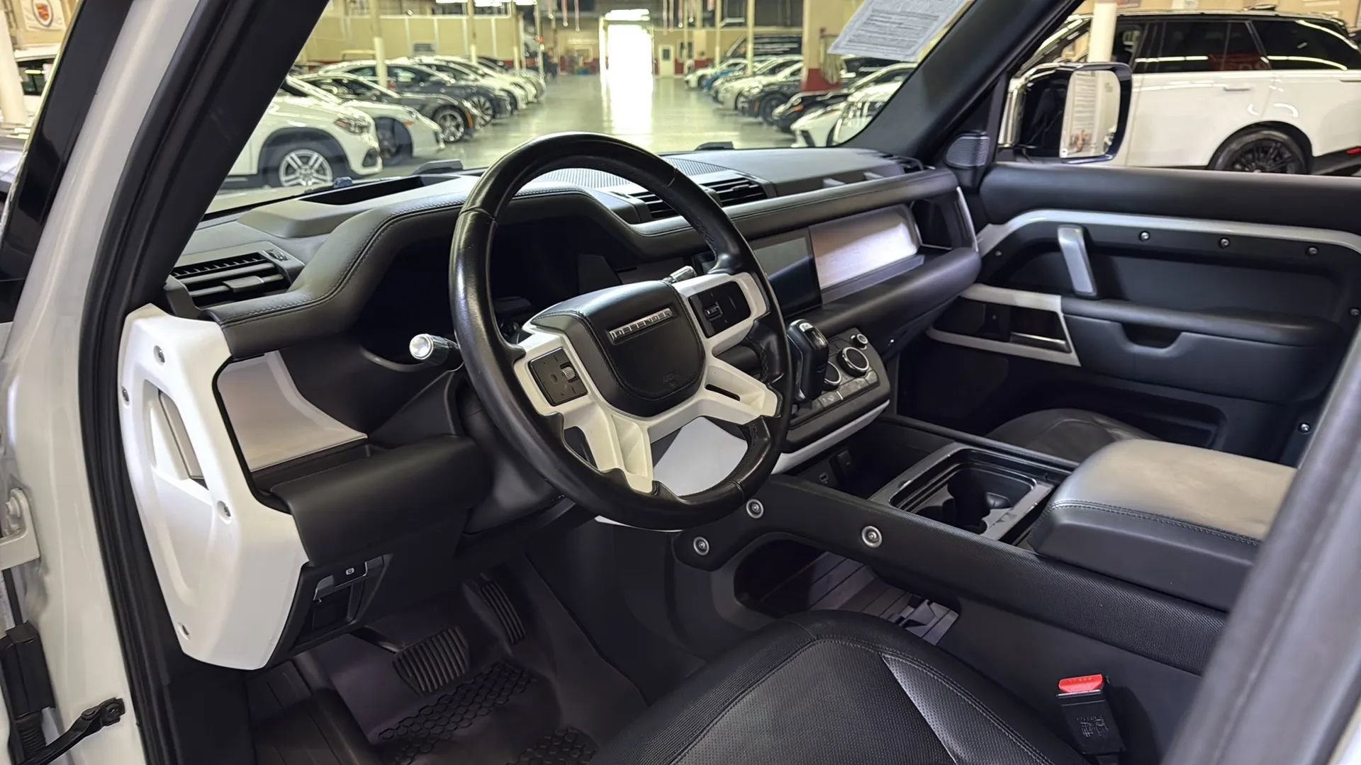 Used 2021 Land Rover Defender 110 X-Dynamic HSE AWD/4WD image 17