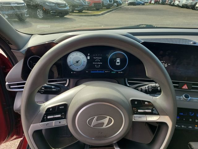 Used 2024 Hyundai Elantra SEL image 17