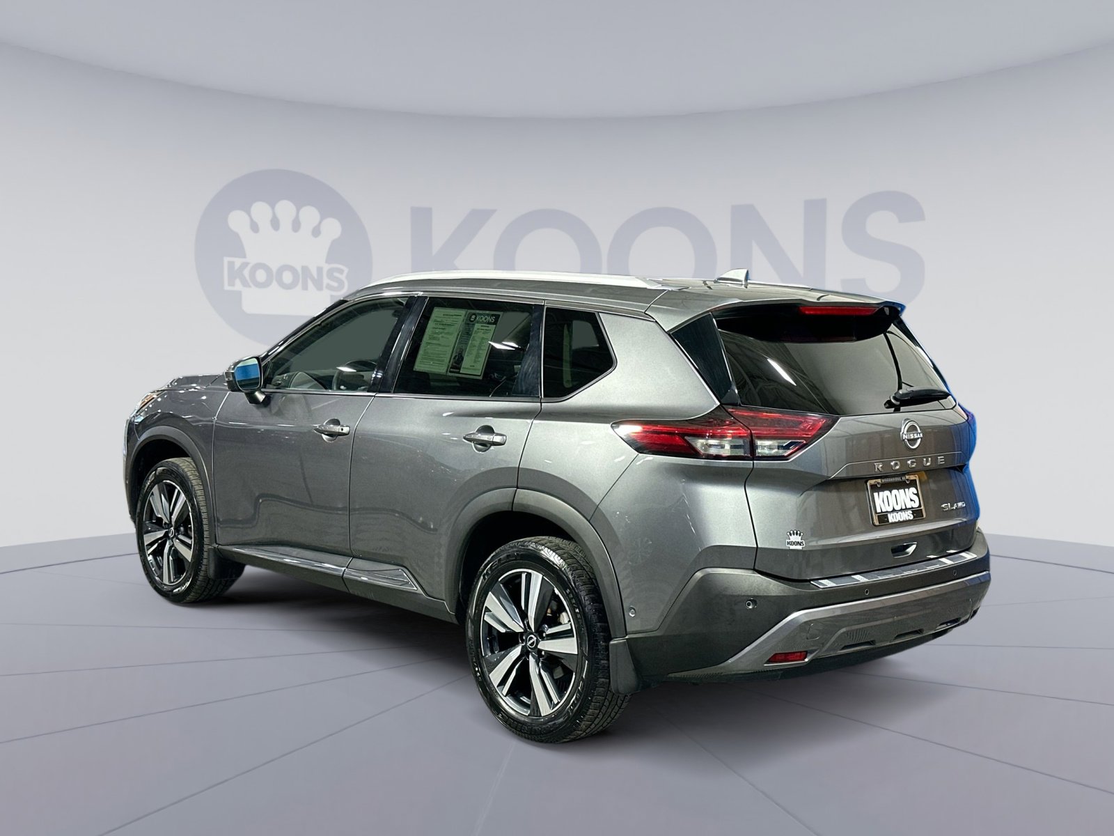 Used 2023 Nissan Rogue SL w/ SL Premium Package image 4