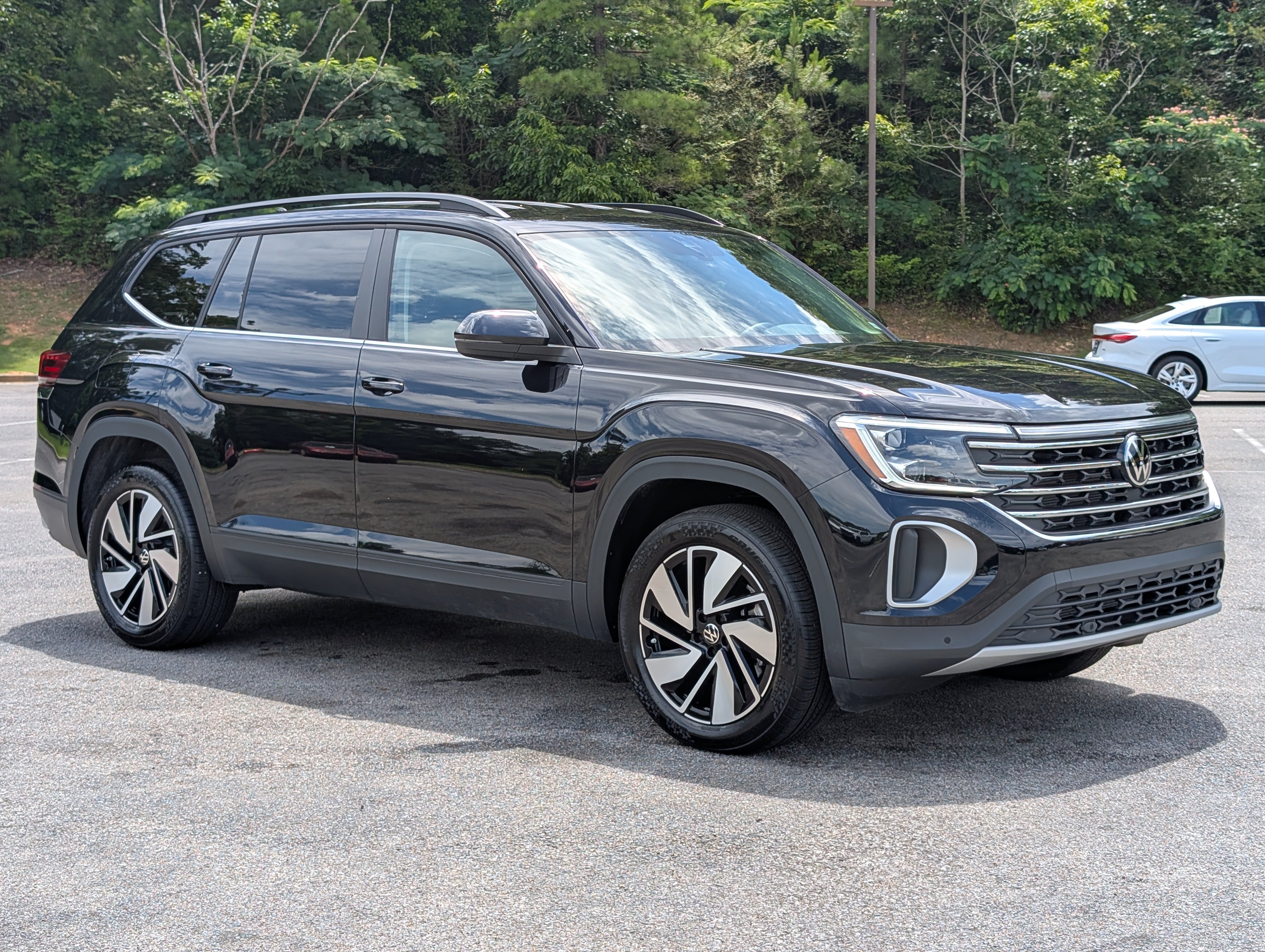 Used 2025 Volkswagen Atlas SE FWD image 11
