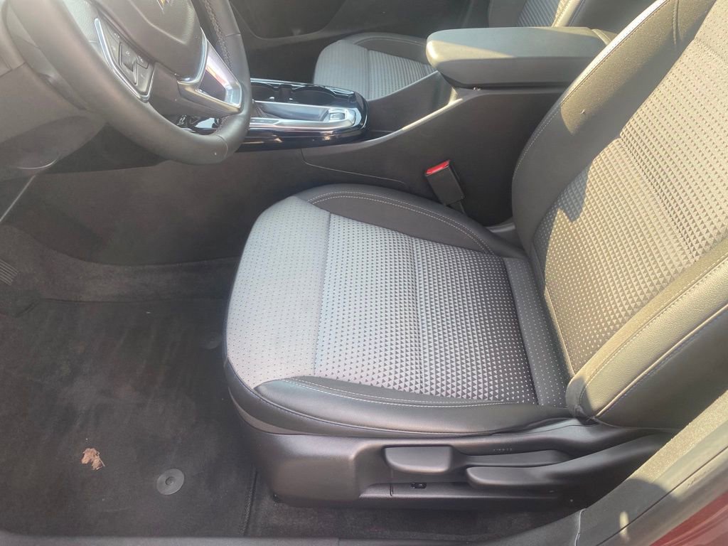 Used 2024 Chevrolet Trax LT w/ Sunroof Package image 16