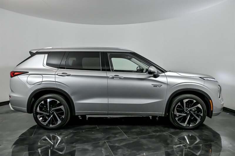 Used 2023 Mitsubishi Outlander SEL AWD/4WD image 42