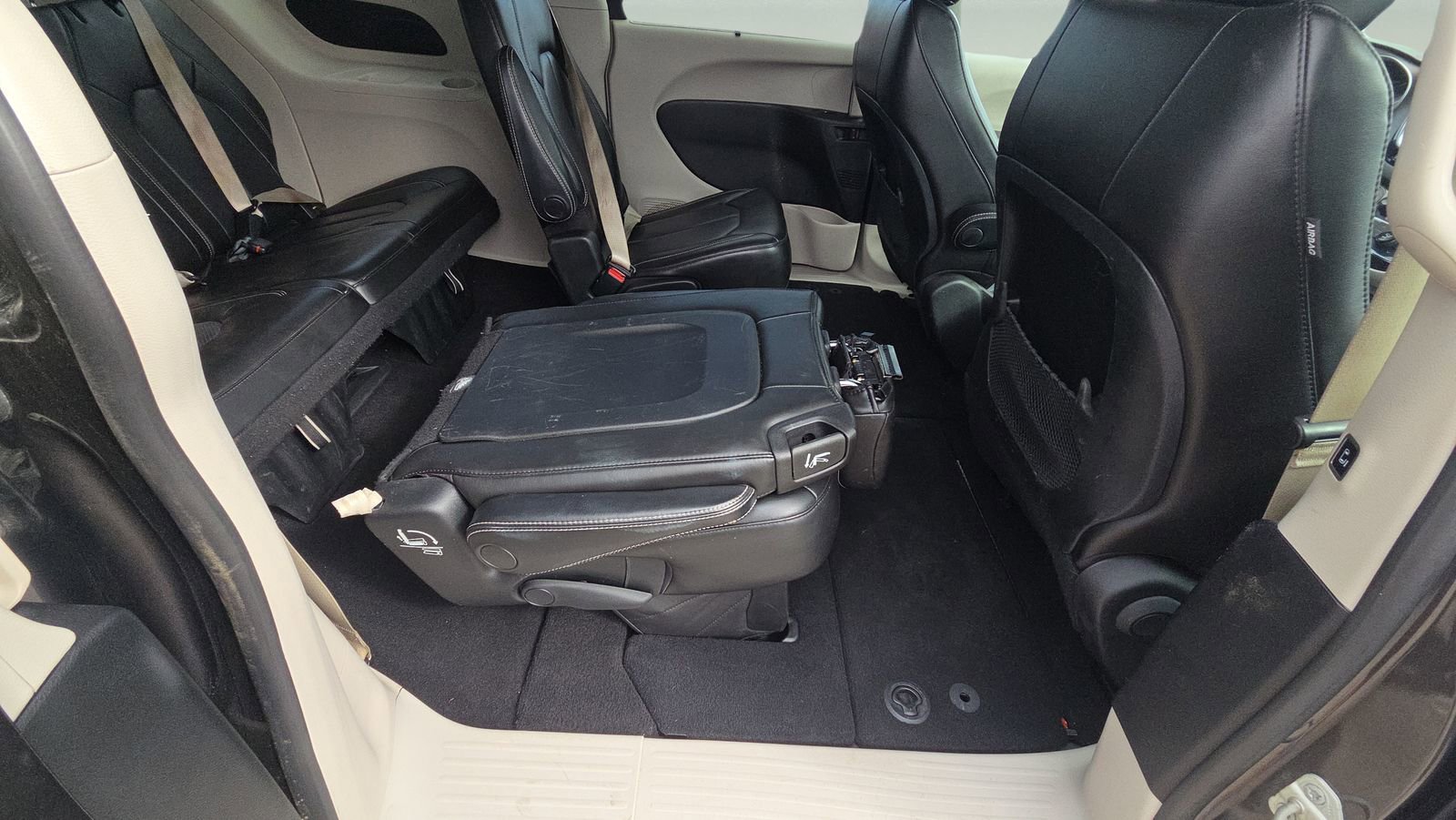 Used 2021 Chrysler Voyager Lxi FWD image 26