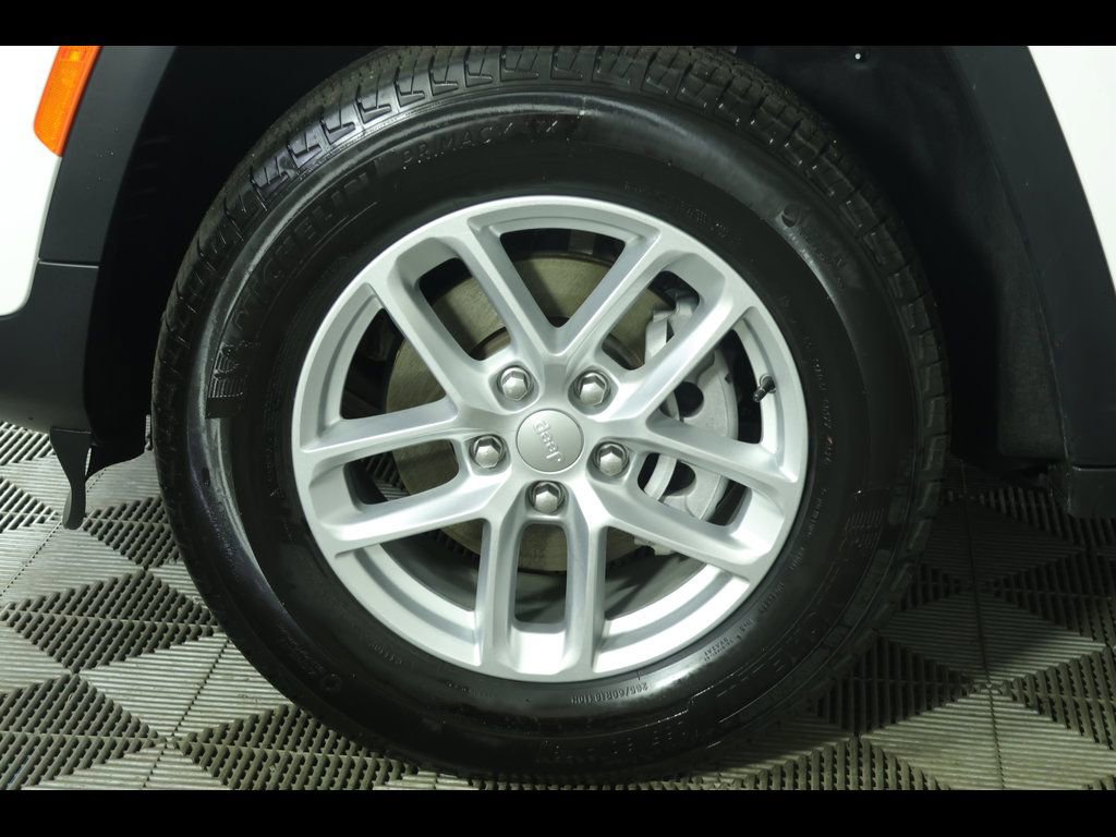 Used 2025 Jeep Grand Cherokee Laredo X w/ Luxury Tech Group I image 10