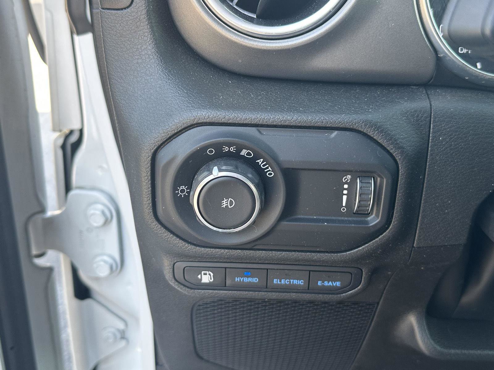 Used 2023 Jeep Wrangler Unlimited Rubicon 4xe w/ Cold Weather Group AWD/4WD image 15