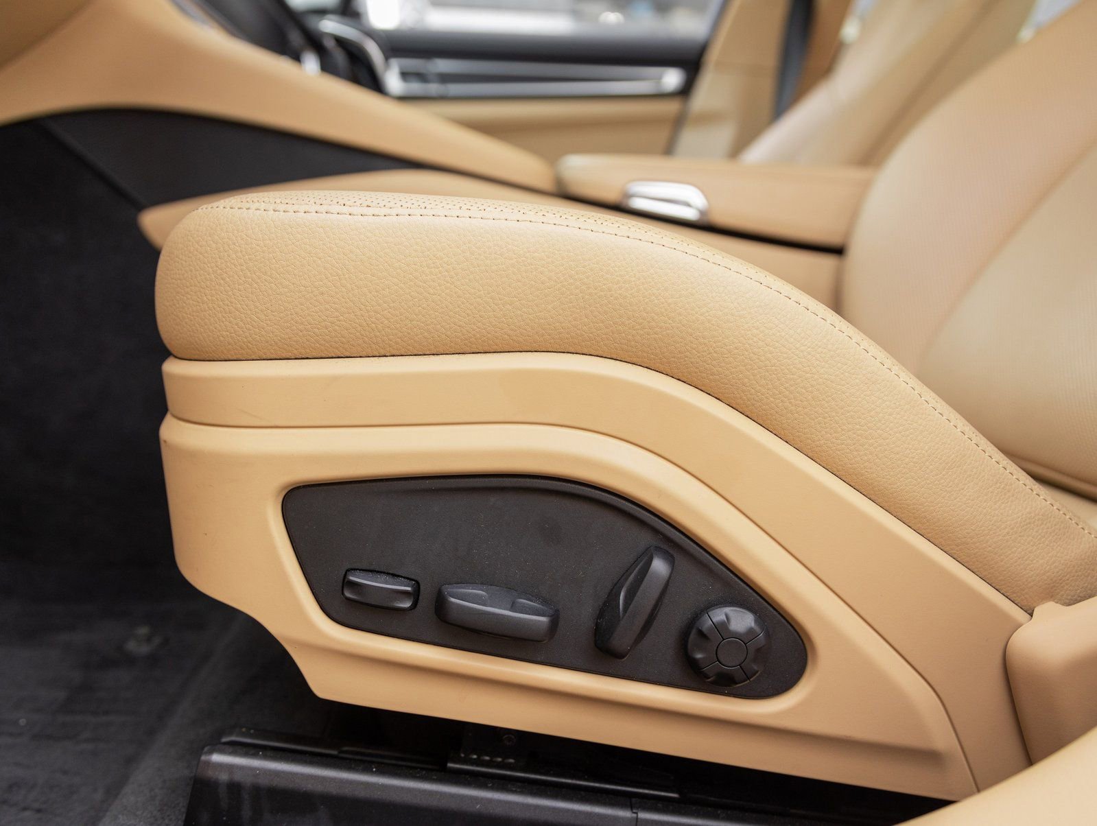 Certified 2023 Porsche Panamera 4 Platinum Edition image 22