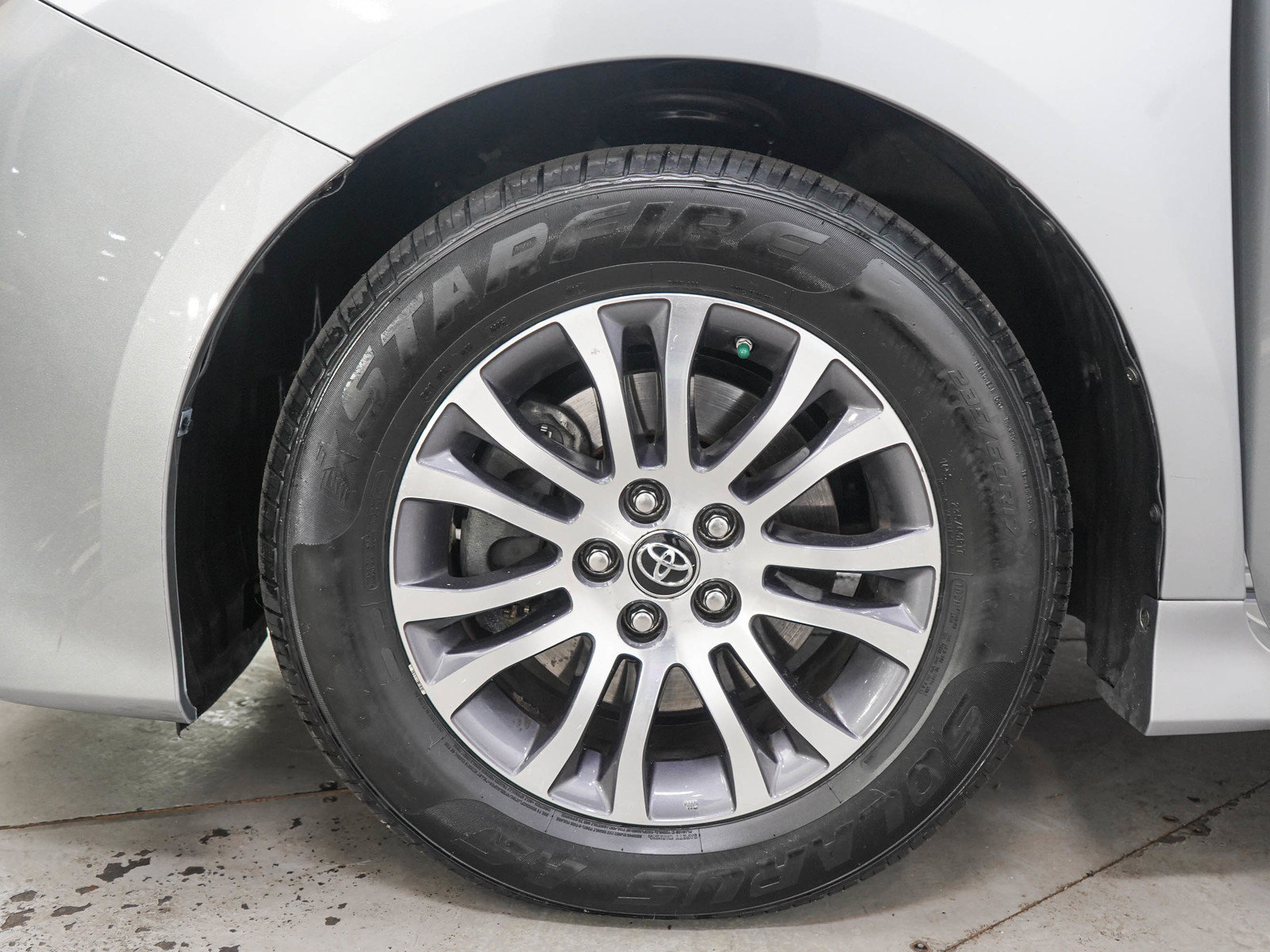 Used 2018 Toyota Sienna XLE FWD image 29