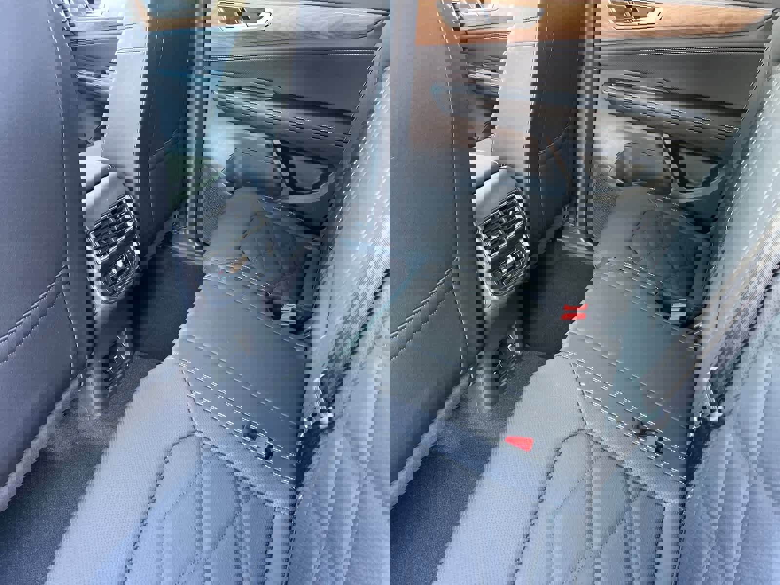 Used 2025 Volkswagen Atlas SE image 5