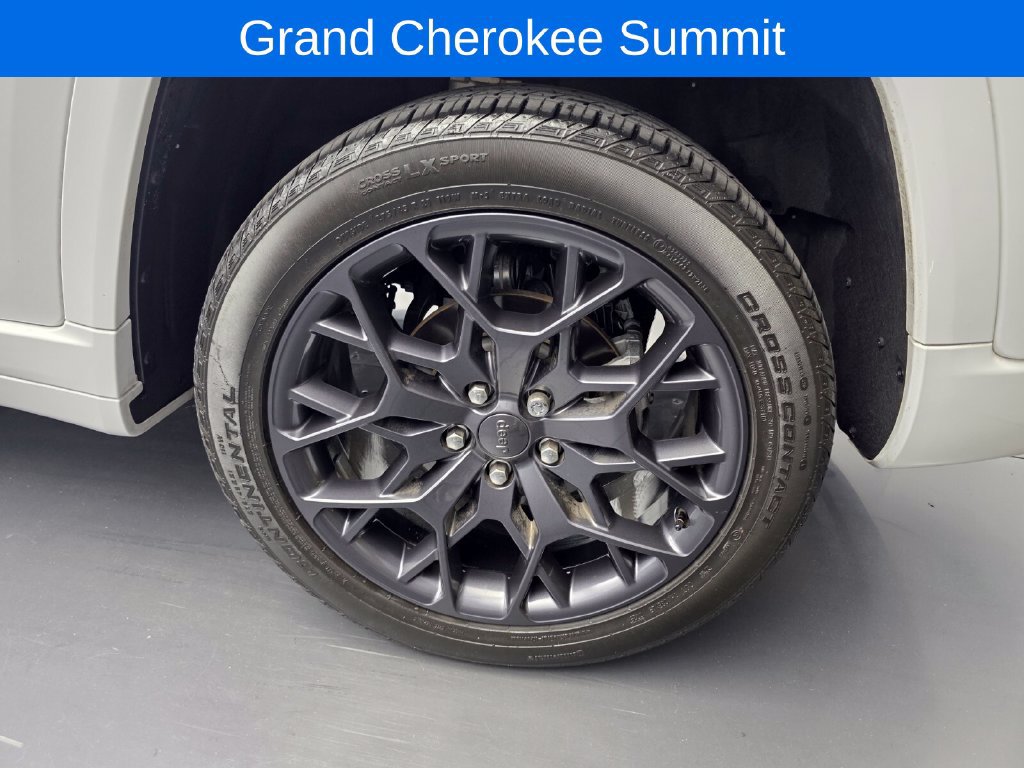 Used 2025 Jeep Grand Cherokee Summit w/ Obsidian Package AWD/4WD image 17