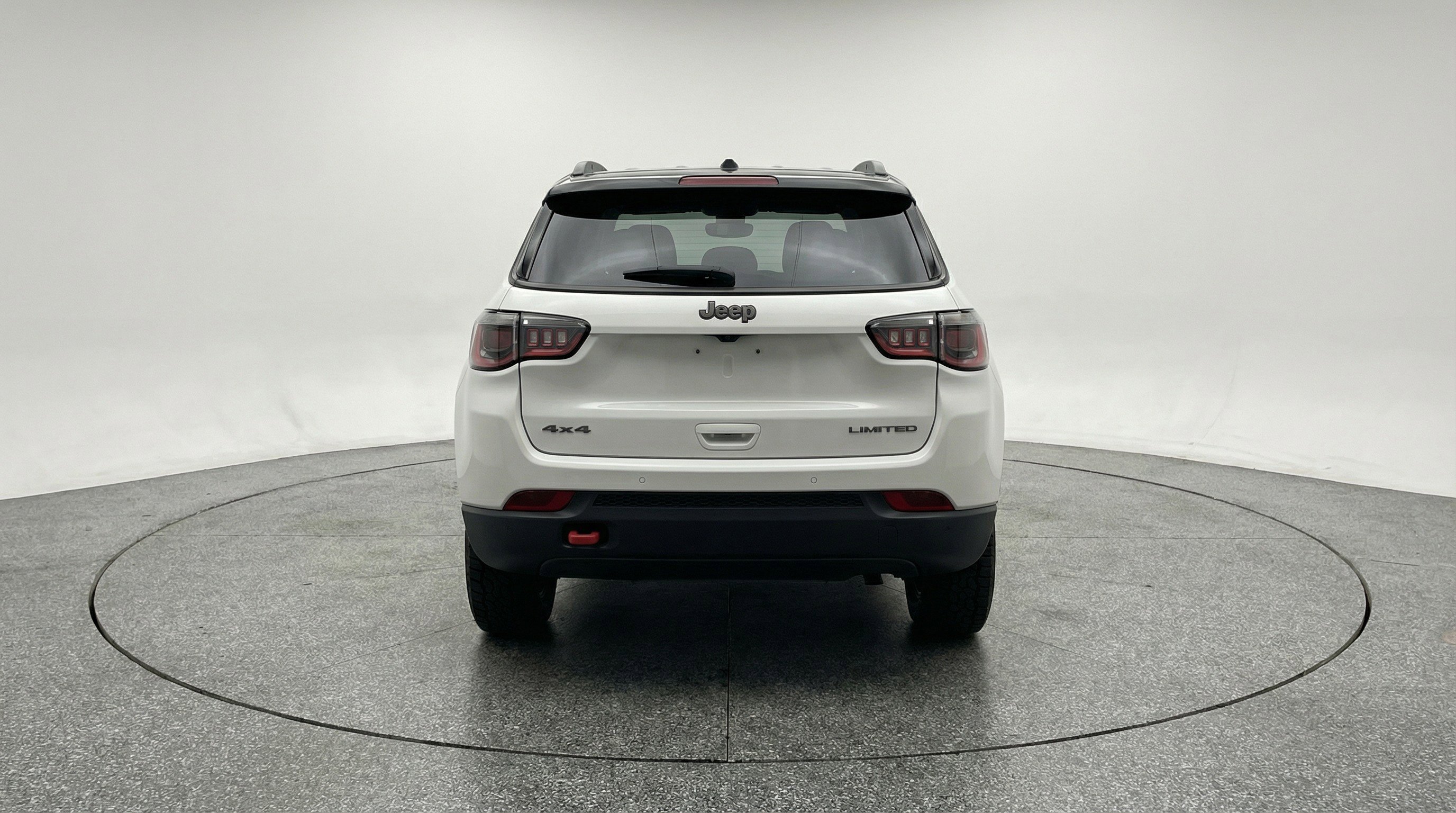 Used 2025 Jeep Compass Trailhawk image 7